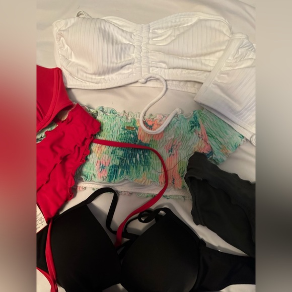 Bathing suits - Picture 4 of 4